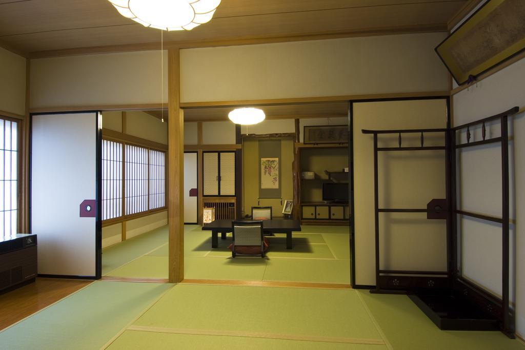 Ekinariya Ryokan Kuszacu Szoba fotó